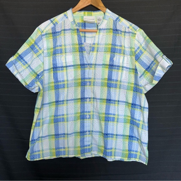 Alfred Dunner Tops - Alfred Dunner Top Womens 16P Blue Floral Plaid Short Sleeve Button Up
